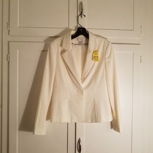 Worthington  2 piece womens suit size 4 cream *211